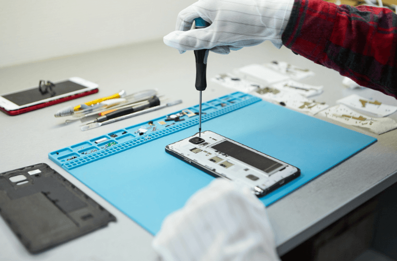 How Professional iPhone Screen Replacement Restores Device Performance